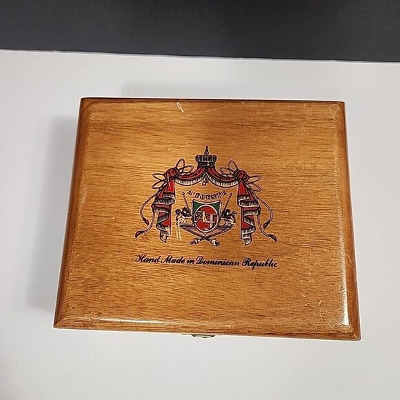 Arturo Fuente Corona Hand Made In Dominican Republic Box - Picture 2 of 16